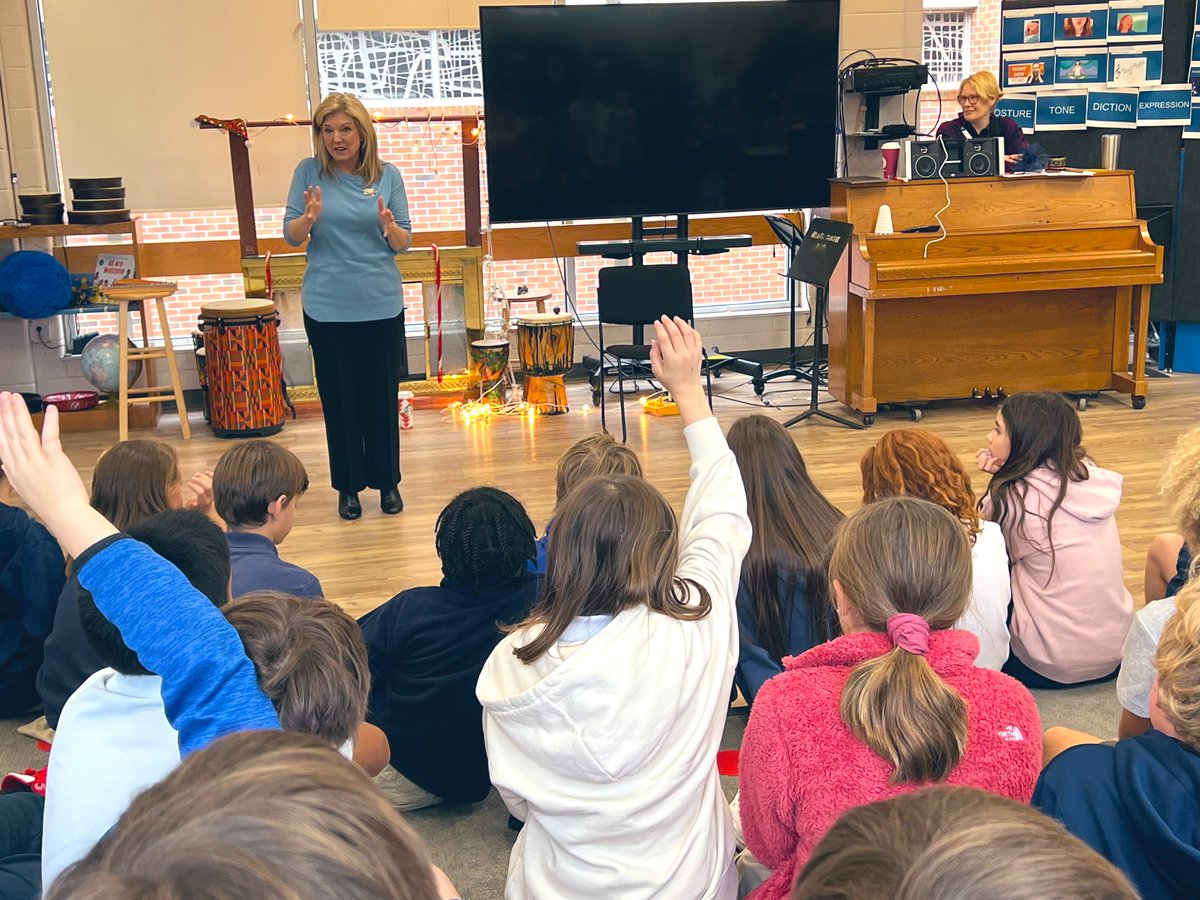 rowescolored's tweet photo. Love that a lesson on debate can become a life lesson. “Become really comfortable with whoever you are. Because who you are is good. You’re good enough.” Thanks @senatorjen for coming to teach and inspire our students today. @TheMVSchool https://t.co/ENgqGrwIFB