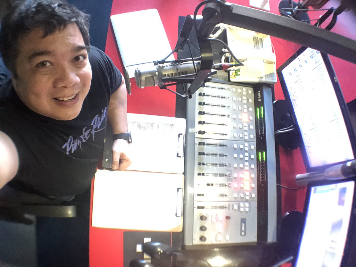 neilonradio's tweet photo. #goodmorning 🙂 #wednesday is #mellowmidweekspecial day 😉 

tune  in 📻 or listen on https://t.co/y4sZKQx4lm #AllHits #Mellow947 #KarrotsScarletNeil #theawesomewakeupshow #radiolife #manilaradio #fmradio #radiofam #morningradio #morningradioshow #newnormal #covid19 https://t.co/RGOhUga2vx