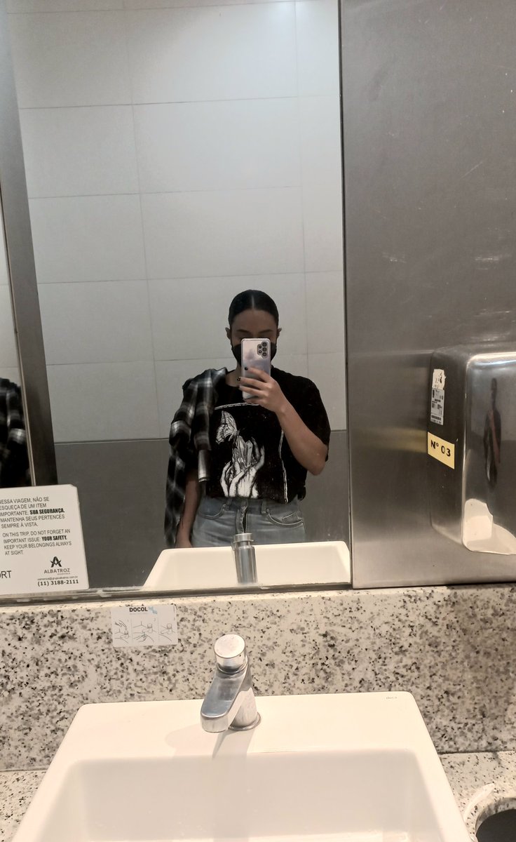 amayafake's tweet photo. Late but São Paulo airport selfie after seeing bestie. #igot7selcaday @jaybnow_hr #got7selcaday #GOT7 #ig7sd @got7 #IGOT7 #ahgaseselcaday https://t.co/tjckXGwMBG