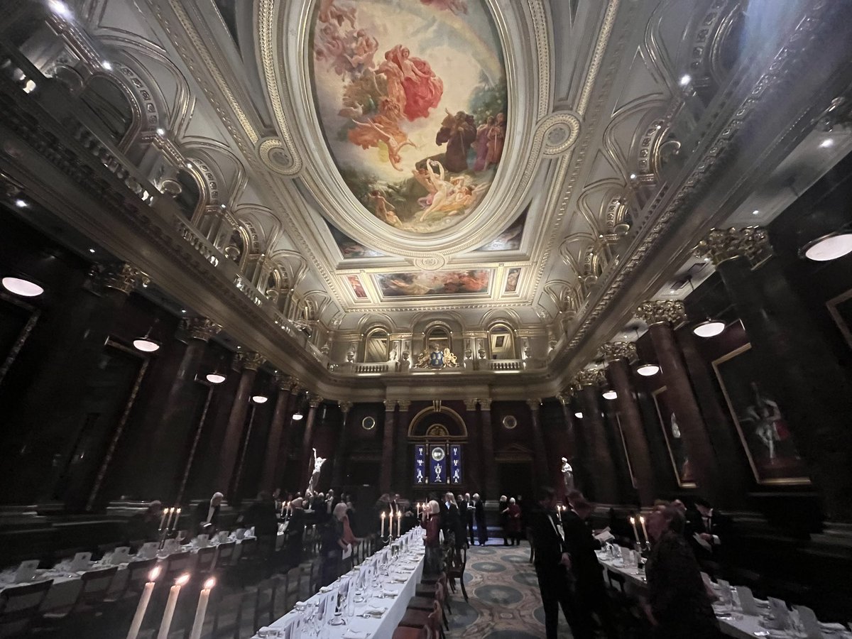 Another delightful evening <a href="/DrapersHall/">Drapers Company</a> as guest of Master <a href="/EricaStary/">Erica Melton</a> @TinplateWorkers.
Great guest speaker and music from her namesake Erica at the piano. Carols beforehand @StMargaretsLothbury -   Christmas has truly arrived! @MasterActuary