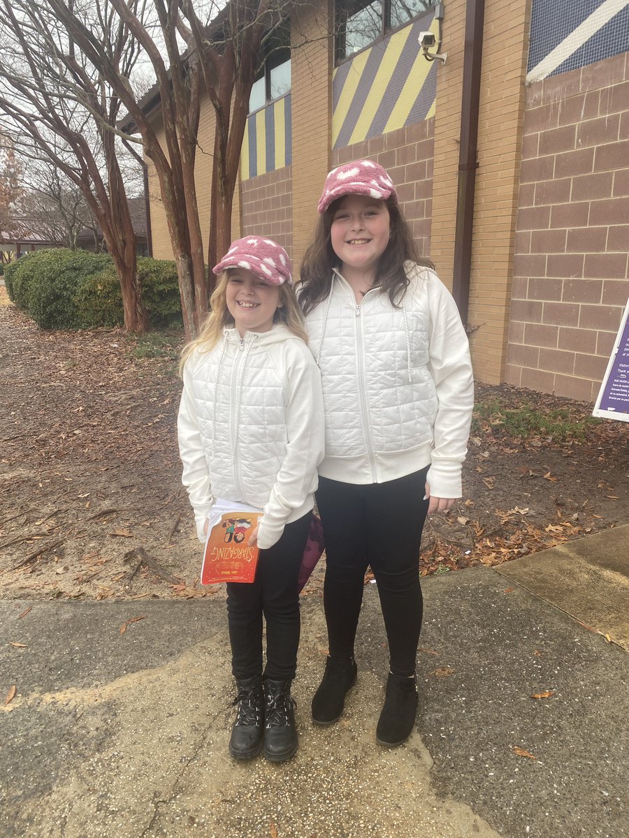 MsLakishaParker's tweet photo. Twin day 😍😍 #OCEstrong #fifthislit https://t.co/HemiOCsBr7