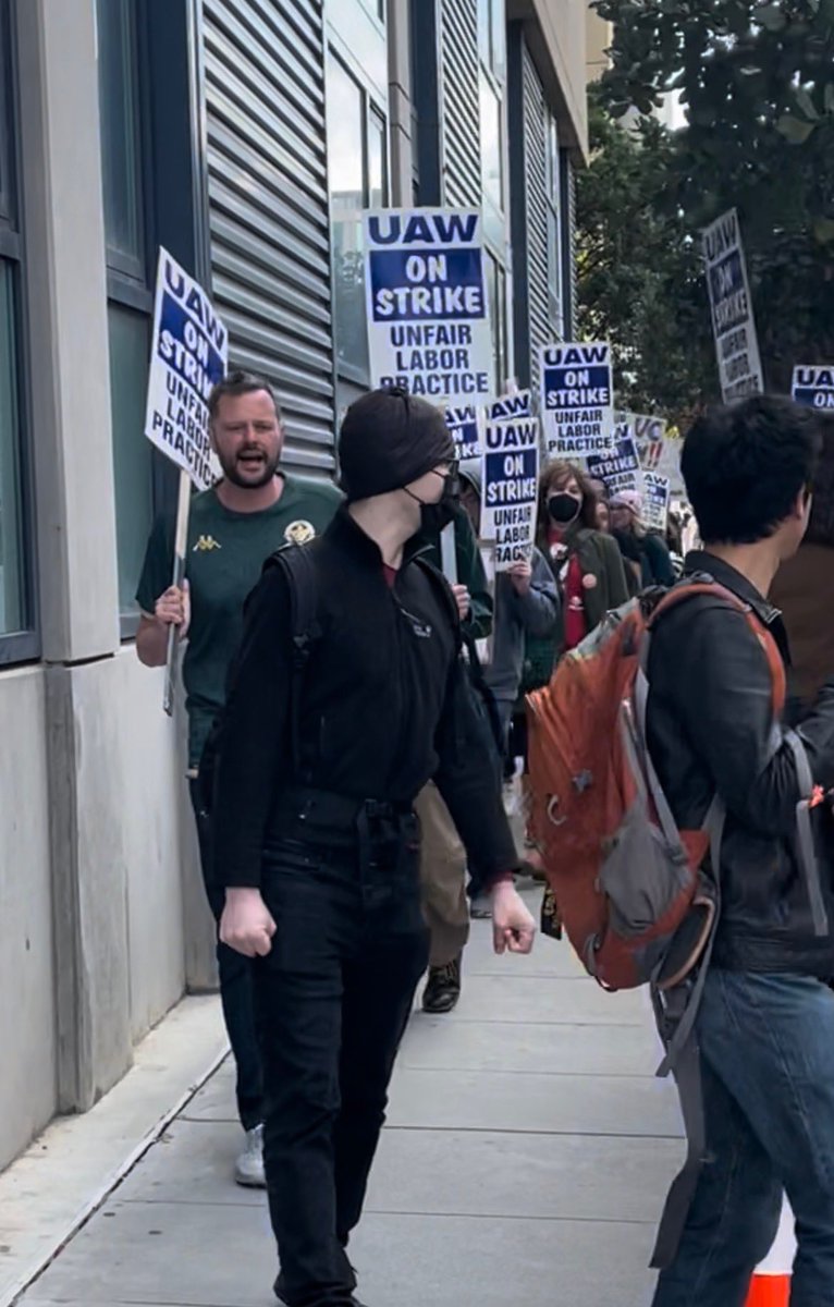 Standing with @uaw2865 @sruuaw calling on the University of California to bargain in good faith and deliver a fair contract for the nearly 50,000 researchers, teaching assistants and instructors that are still on strike at UC.