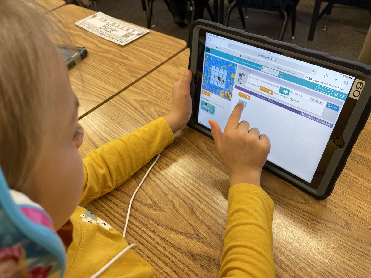 TraciPiltz's tweet image. These kindergartners are learning to code for #CSEdWeek2022 with @Seesaw Lessons &amp;amp; @codeorg 🙌🏻