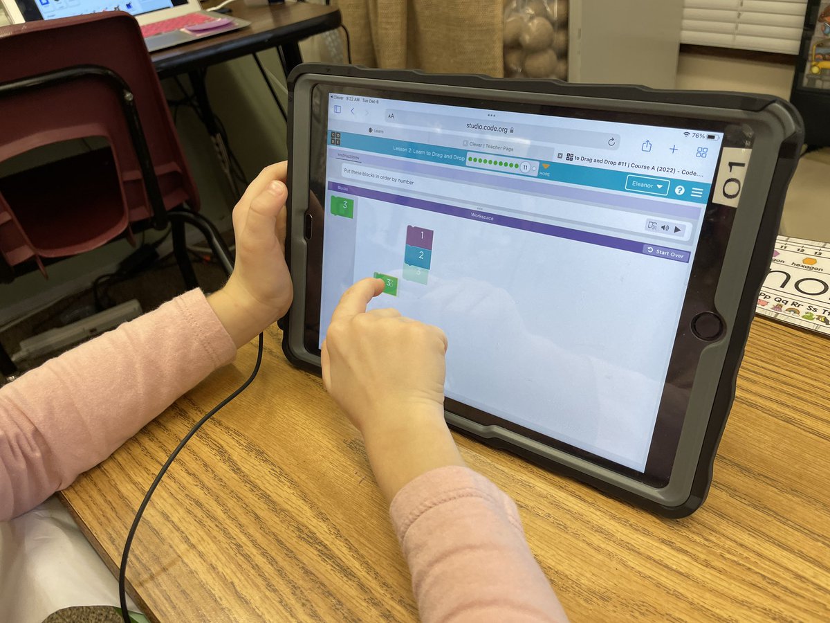 TraciPiltz's tweet image. These kindergartners are learning to code for #CSEdWeek2022 with @Seesaw Lessons &amp;amp; @codeorg 🙌🏻