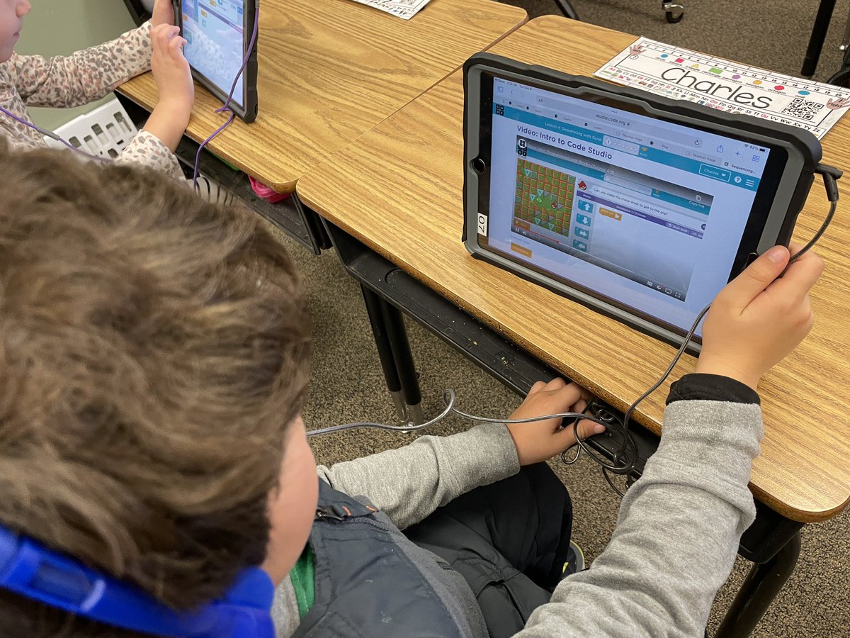 TraciPiltz's tweet image. These kindergartners are learning to code for #CSEdWeek2022 with @Seesaw Lessons &amp;amp; @codeorg 🙌🏻