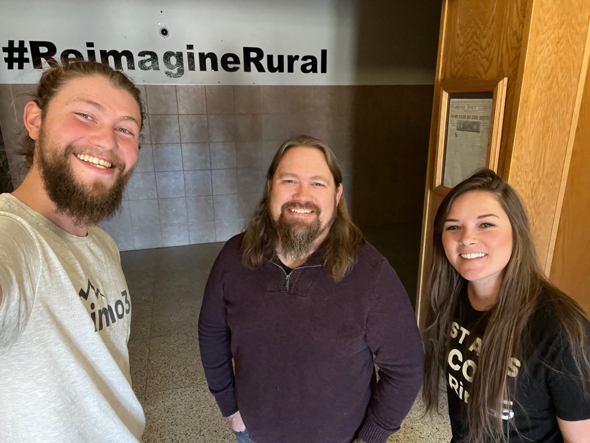 Rimo_3's tweet photo. President of Thrive-IT, and author @TheCitrixCoach stopped by the Rimo3 Office at the @EmergentCampus!
Fun fact: DJ went to high school in the building that now houses the office! Was great hearing about his history in the building and talking about his efforts in the tech space! https://t.co/s3lCviXANx