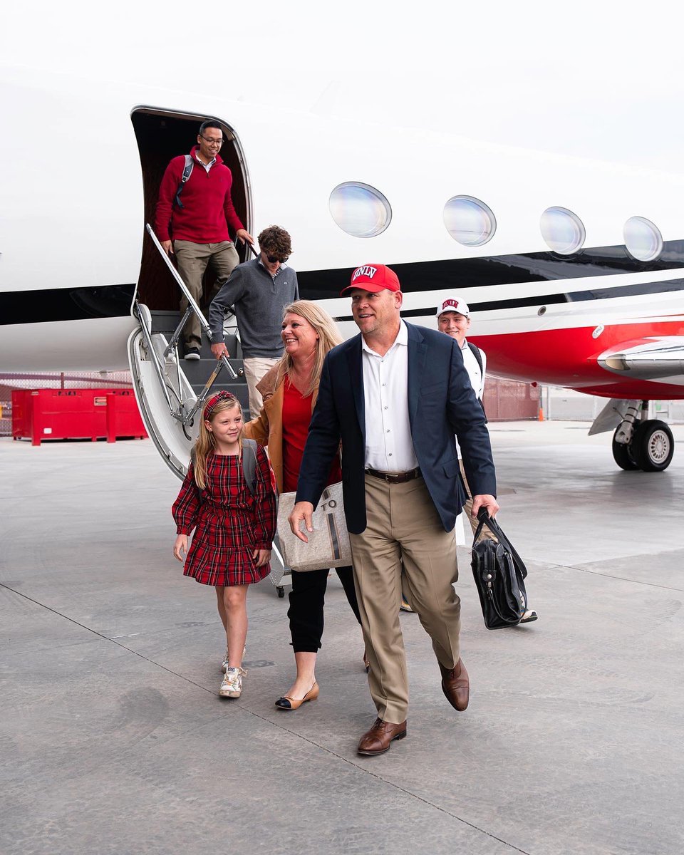 unlvfootball's tweet photo. Touched down at LAS ✈️ https://t.co/gYLPZdzBwv