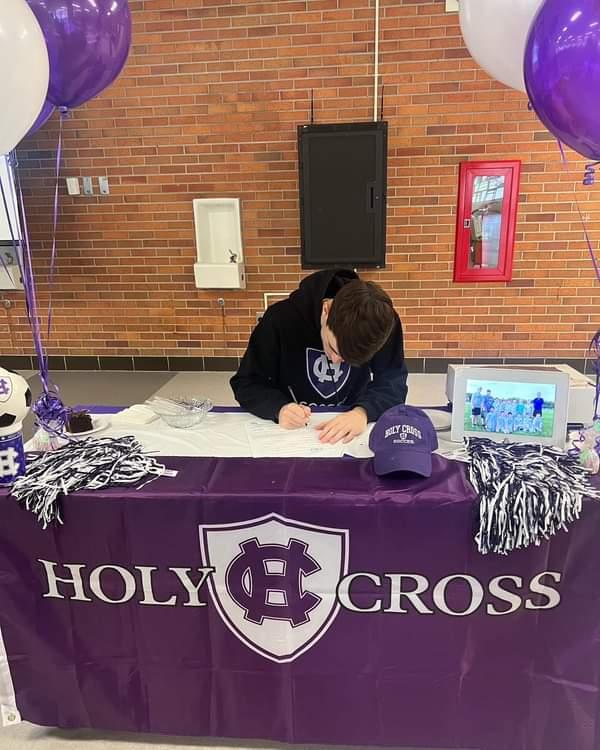 wearesoccer_mi's tweet photo. #ClassOf2023 #MIMSocCommit
Jeb Snead (@JebSnead)
Defender
Attends Midland Dow HS
Club Team: @vardarmichigan (@MLSNEXT)
Committed to @HCrossMSoccer https://t.co/XhqU1L6xT2