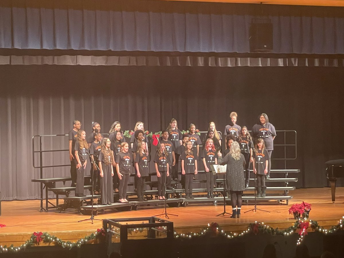 💙Plaza Holiday Chorus Concert🧡 It’s the most wonderful time of the year as we showcase our incredible student talent to kick-off the holiday season 🎶🫶🏻#IBUnited