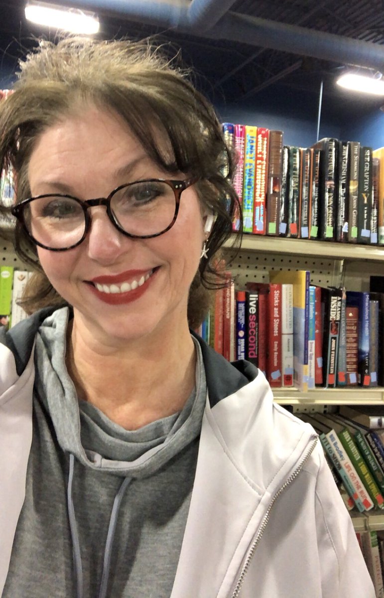 Shopping for books at Goodwill always puts a smile on my face! Hardbacks for less than $2.00??!! I’ll take a dozen! ♥️📚