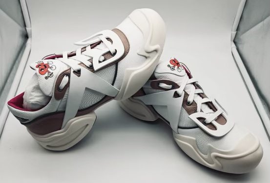 HeartNFTs's tweet photo. Big news ! Our shoe collab with @cultandrain is now shipping! Designed by our community member @jvadala !! ❤️❤️❤️ look out for your pair 🔥🔥 https://t.co/mtQQRHWyaU