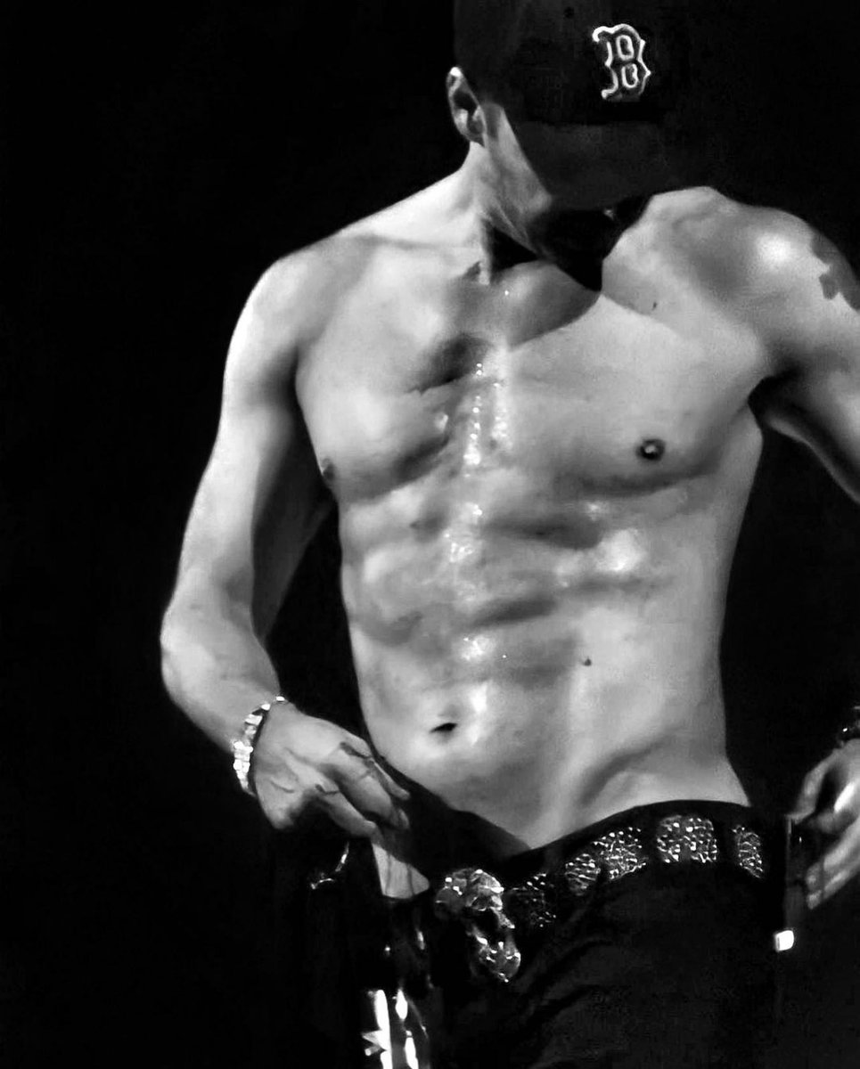 DW_bandw's tweet photo. @24loves75 @BuckeyeCuti @tnormandeau22 @nkotbgal21 @JoannaRondo9 @jmfnkotb1 @Ddub_Heartgold @JEEPGRL732 @DonnieWahlberg @SkipperChic @heatherleigh73 @alimshields I like this….I’ll play…..#heworksout https://t.co/IT8dQOXBX0