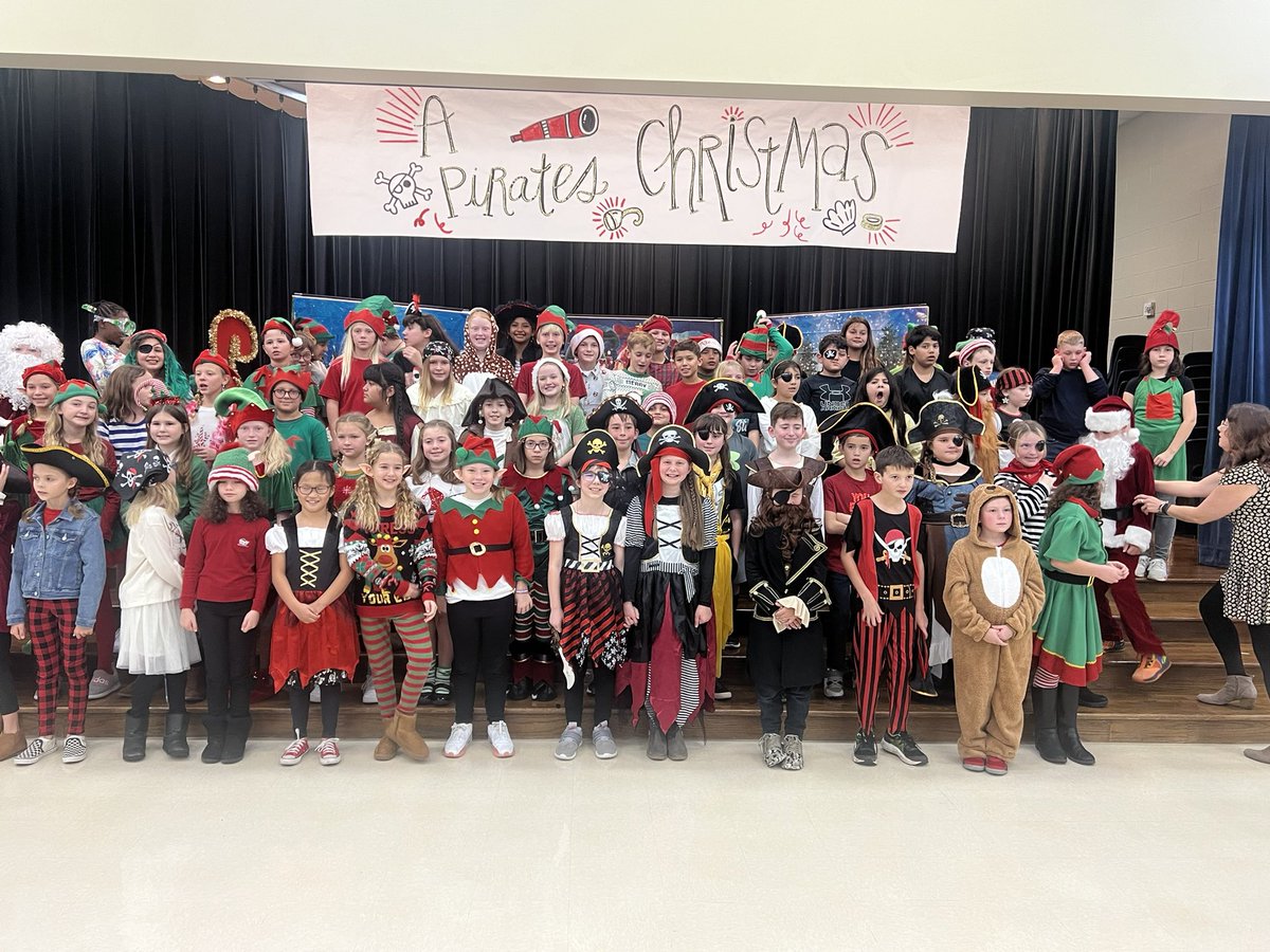 BoerneFineArts's tweet photo. A Pirate Christmas! Got to love it! @BoerneISD @CiboloCreekES https://t.co/hQQJz2WmrD
