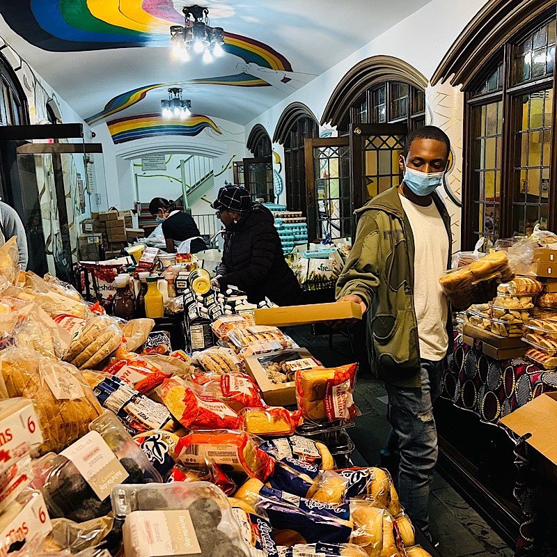 thereddoorplace's tweet photo. Serving the community with groceries and ready to eat meals. https://t.co/SUzm3nowNO
#nonprofit #charity #donate #foodinsecurity #pantry #community https://t.co/QjNLPV6kXu