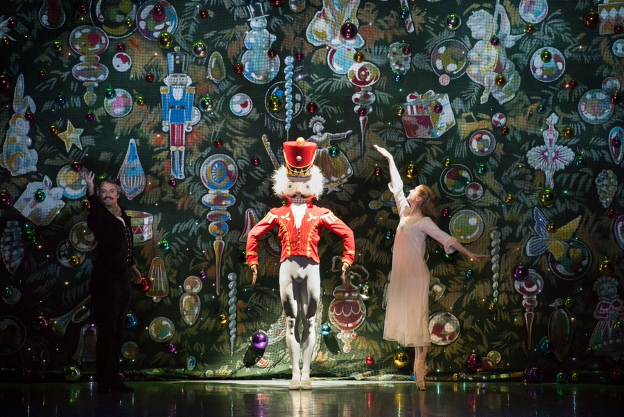 BostonCentral's tweet photo. Ice sculptures, Christmas Tubas, Holiday Ice Show, Festive Tree Lightings, Winter Craft Fairs, Sensational Holiday Performances, &amp; more in this week's roundup!  https://t.co/GwhC1Em4Aj https://t.co/gnBJ4G5GbK