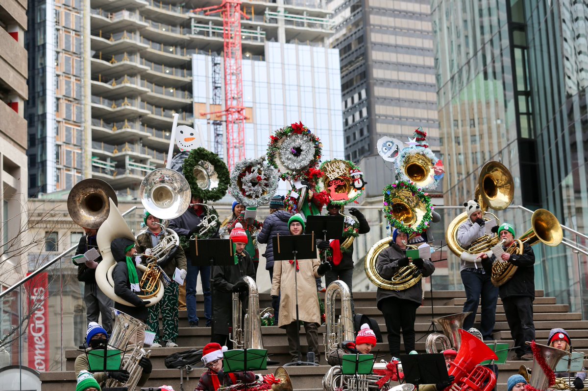 BostonCentral's tweet photo. Ice sculptures, Christmas Tubas, Holiday Ice Show, Festive Tree Lightings, Winter Craft Fairs, Sensational Holiday Performances, &amp; more in this week's roundup!  https://t.co/GwhC1Em4Aj https://t.co/gnBJ4G5GbK