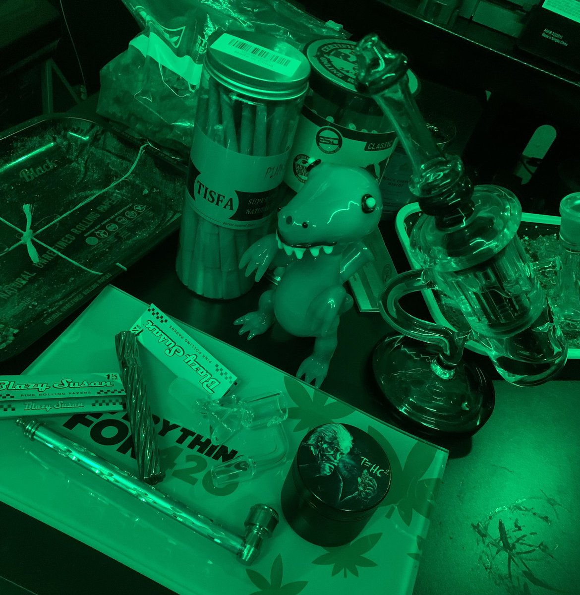 byejtre's tweet photo. @Evrythingfor420 Thank You too the people at everything420 for being goated as always! Thank you for the free glass rolling dish! It looks amazing 🤞🏽🔥 https://t.co/GDaXVbk8cr