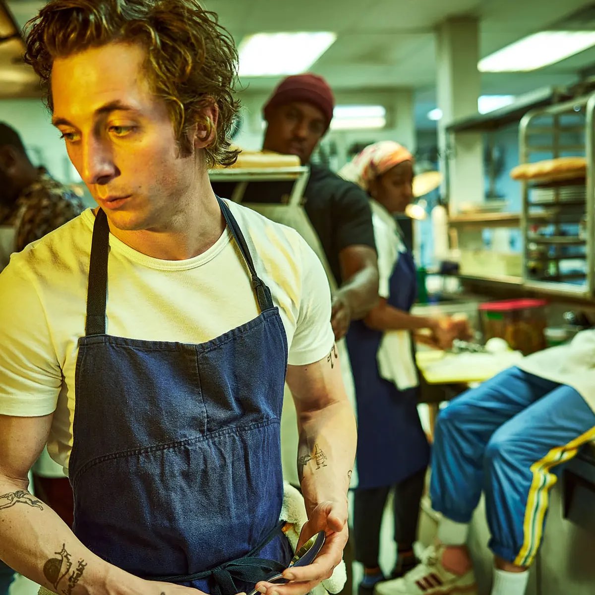 FilmUpdates's tweet photo. Jeremy Allen White and Ayo Edebiri have received #CriticsChoiceAwards nominations for their performances in THE BEAR. https://t.co/EpUceCJUPL