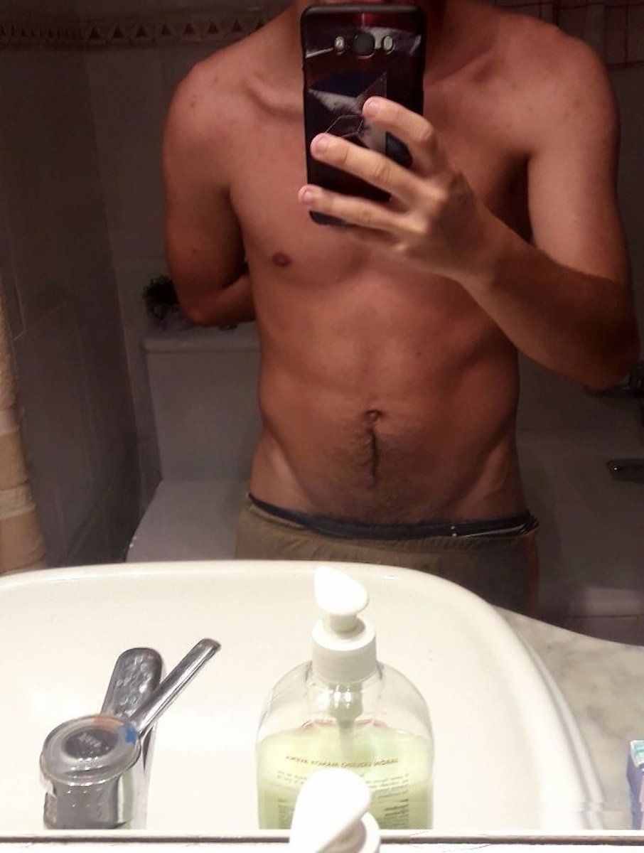 heteroseng4's tweet photo. Cayetanito llamado Borja, la tendrá tan grande como España?🇪🇸🤔
https://t.co/rRIdj430C0 https://t.co/uH4UUClCgc