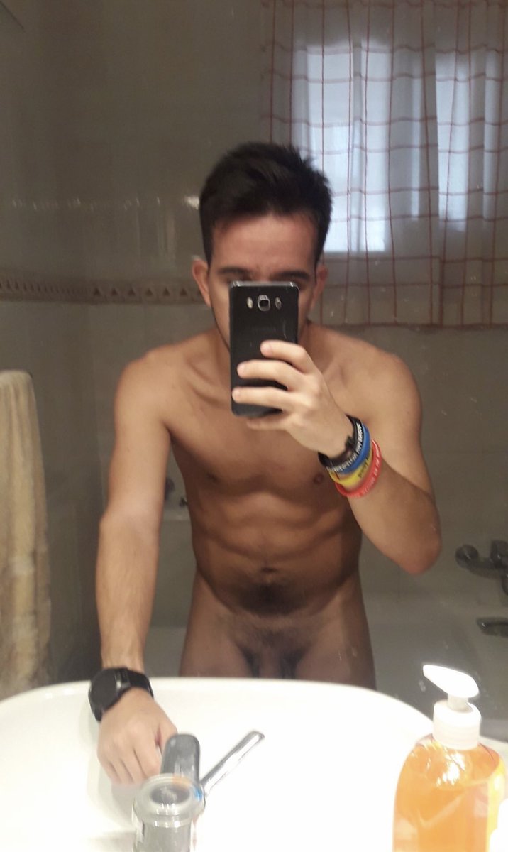 heteroseng4's tweet photo. Cayetanito llamado Borja, la tendrá tan grande como España?🇪🇸🤔
https://t.co/rRIdj430C0 https://t.co/uH4UUClCgc