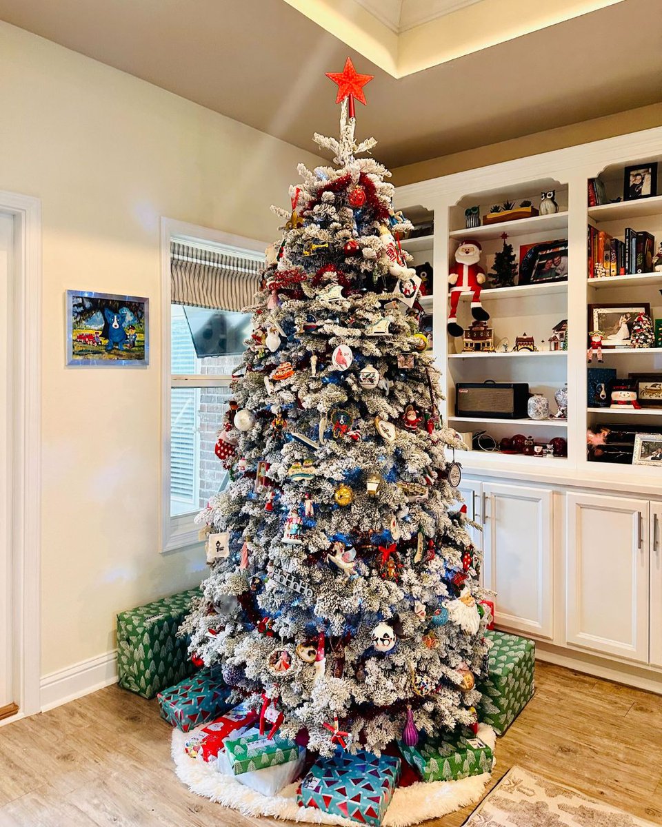 impressions_pro's tweet photo. It's beginning to look a lot like Christmas 🎶 https://t.co/SCfvTMls5P