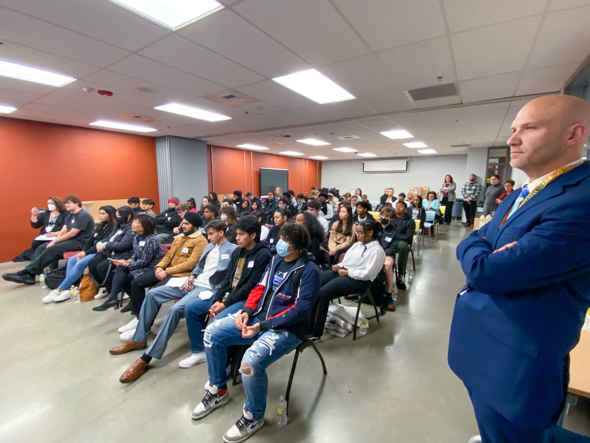 FWPS210's tweet photo. Recently, over 100 FWPS @incubatoredu Entrepreneurship scholars and teachers from our high schools participated in our first ever Hybrid INC Business Share Back Event. A team presented their business ideas and received feedback from INCubator Alumni across the U.S. @UnchartedLRNG https://t.co/Oz0lNOFEY8