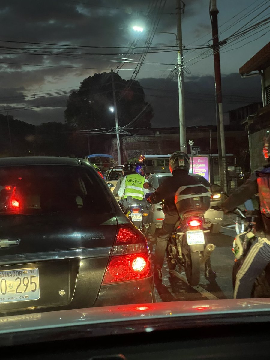 marcoamaya's tweet photo. Gestores @VMTElSalvador dando el ejemplo. https://t.co/sPQfYnR1FX