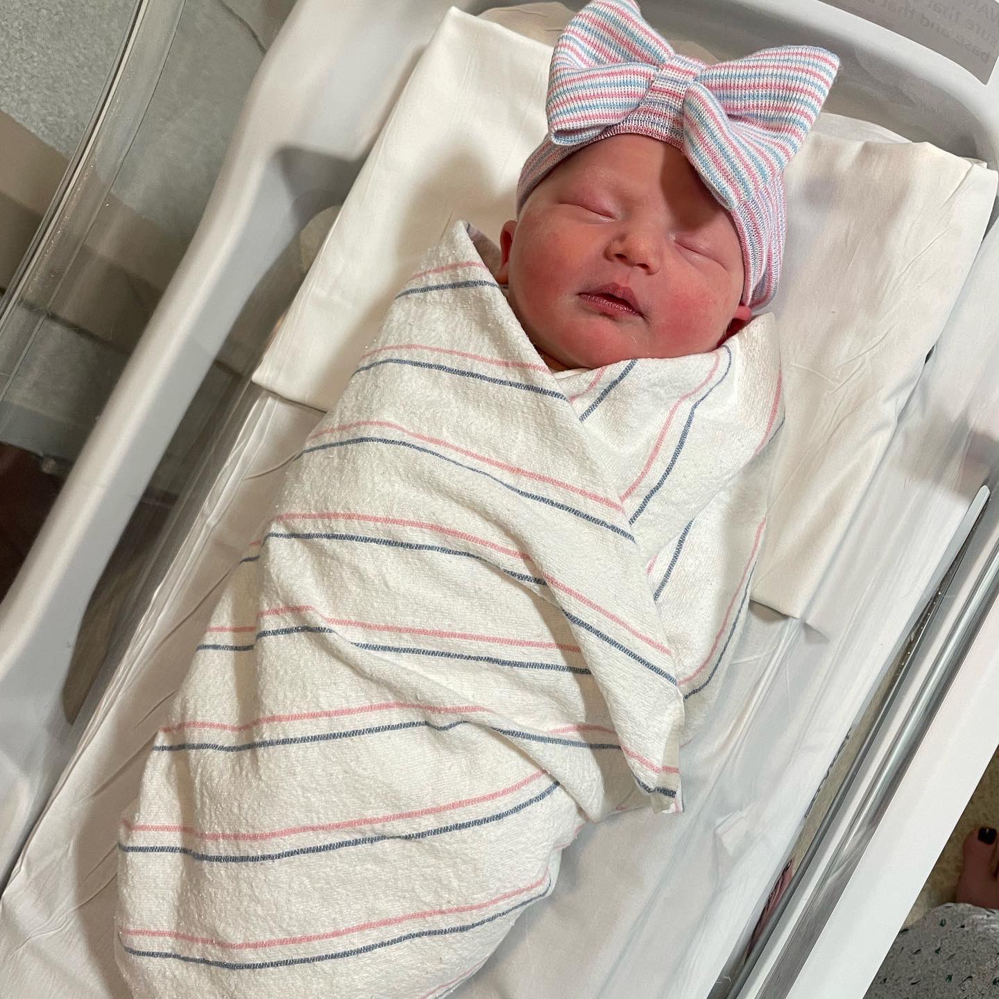 Erika Wachter Barnes on X: Baby Barnes is a GIRL!! 💕🍼🎀 Welcome to the  World, Rayna Lynn! 👑 Our little love was born on Nov 30…it's been the most  special week! Rayna