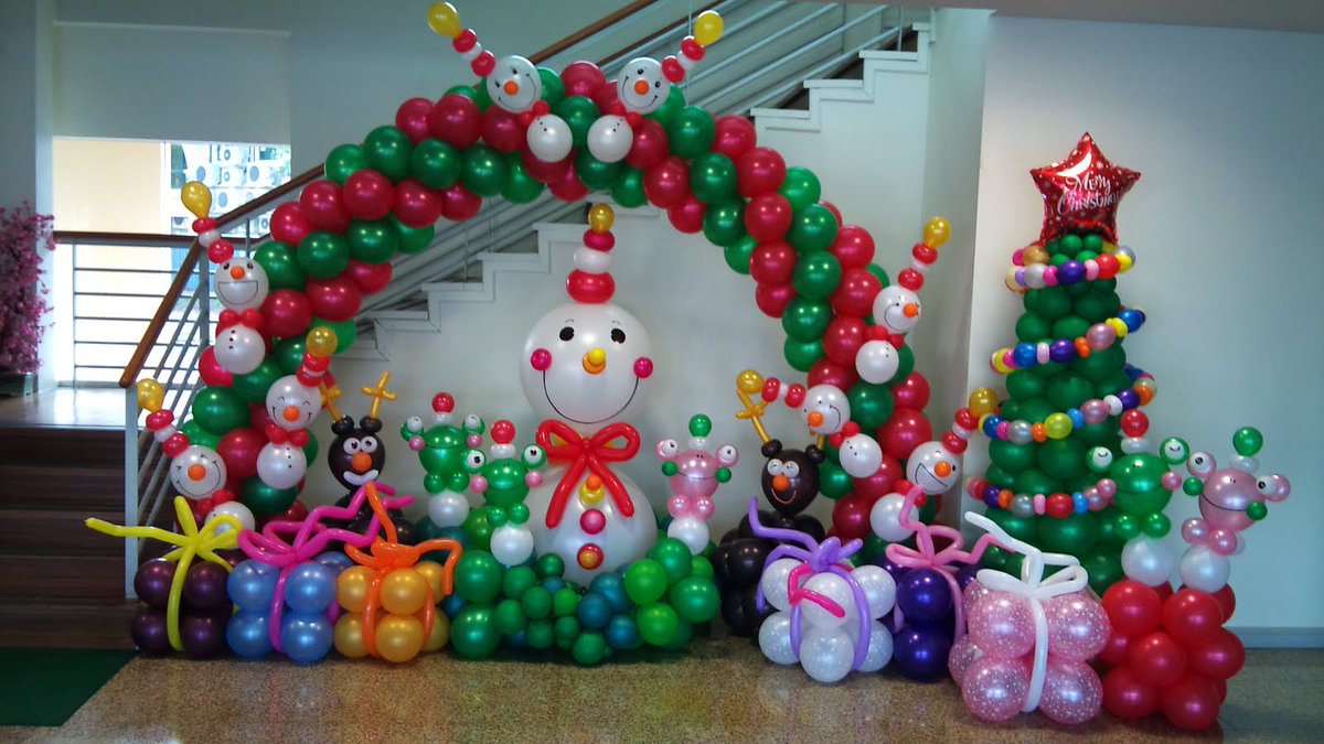 Beautiful holiday balloon decor!