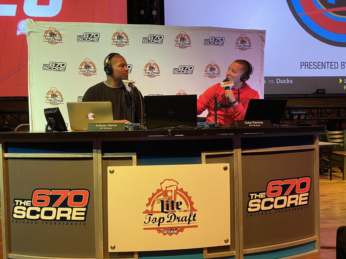 Porth670's tweet photo. Hanging out with @chicago_gabe and @BigAntHerron tonight at The Piazza in Aurora! They’re talking Bears, Cubs and more on @670TheScore until 9 pm. https://t.co/D3eIlLPVtx