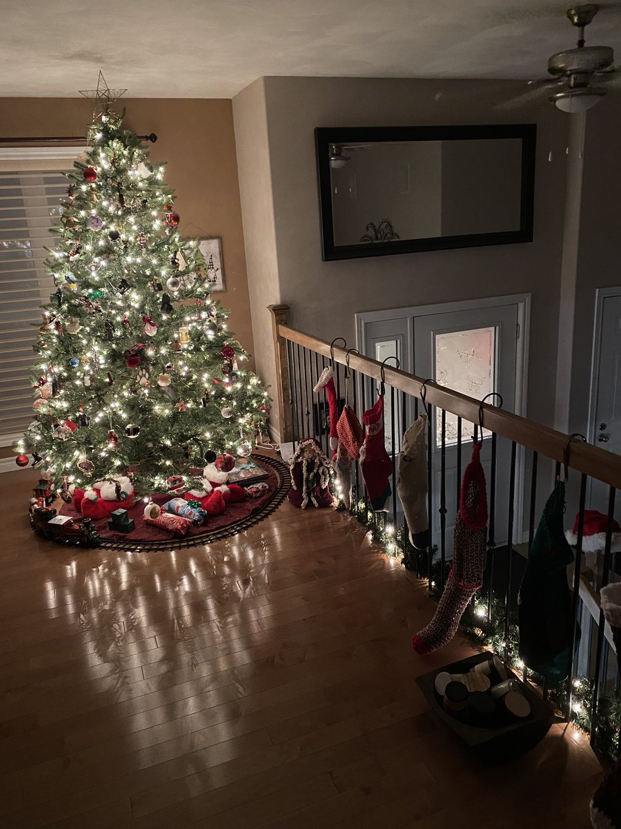 BradPeacock27's tweet photo. Couldnt help admiring our tree as i walked by. #stockingsarehung #gettinginthespirit https://t.co/S1W2KQkIPs
