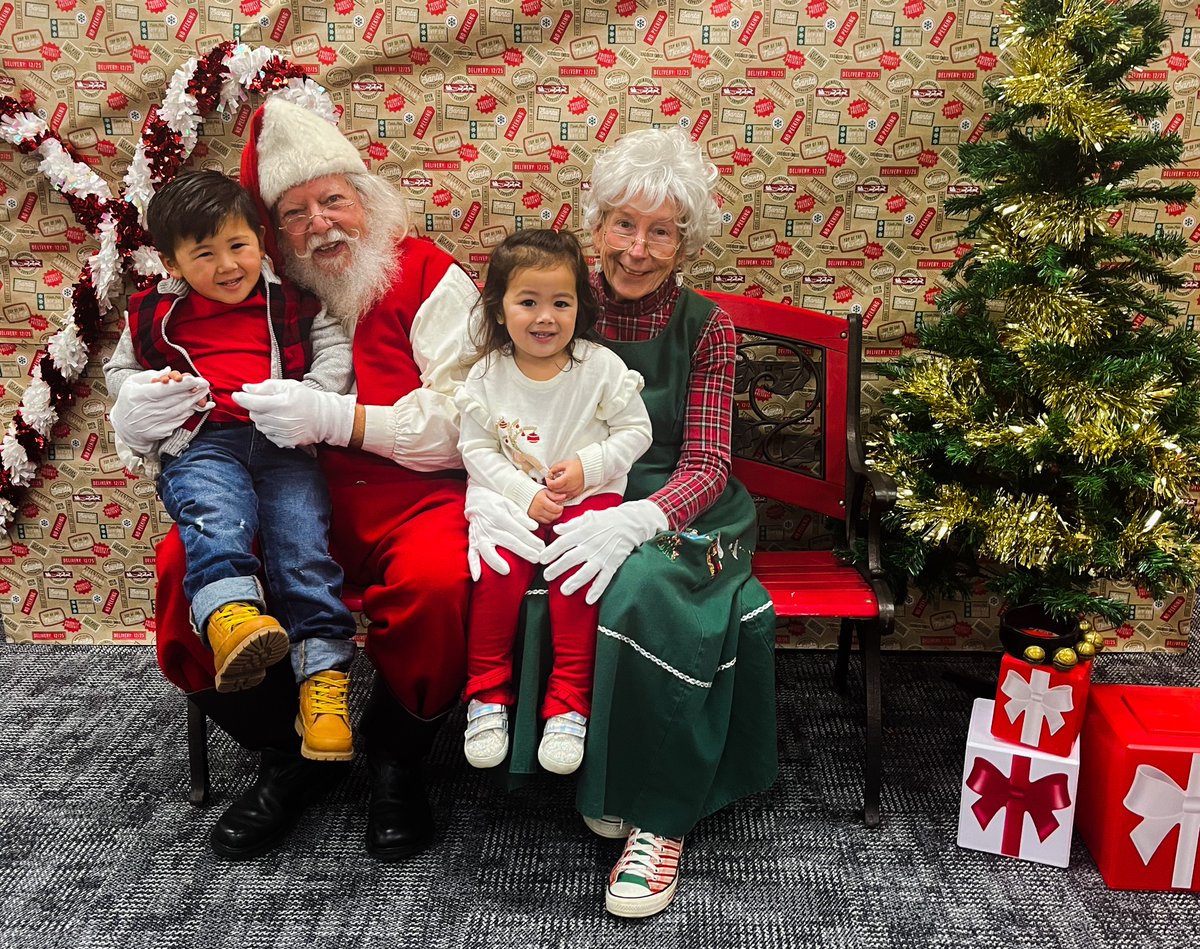 Thank you to <a href="/mrsgrasso_robms/">Mrs. Grasso</a> and ROBMS for putting together “Deck the Halls” 🎅🏼🤶🏻 We had a great time with Santa and Mrs. Claus tonight! #BarnegatINSPIRES
