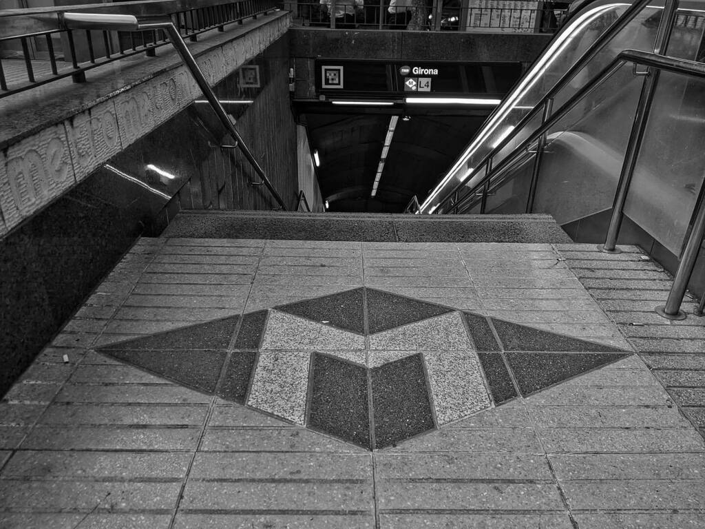 modernbrutal's tweet photo. Day 6 Advent. Barcelona metro station Girona
#metro #Barcelona 
#architecture #buildings #architecture #archilovers #archdaily #modernbrutal #geometric #Architecturelovers #modernarchitecture #urbangeometry #architexture #urban #pattern #urbanarchitect 
… https://t.co/QIVKMyUwDL https://t.co/dJN2KBIVjq
