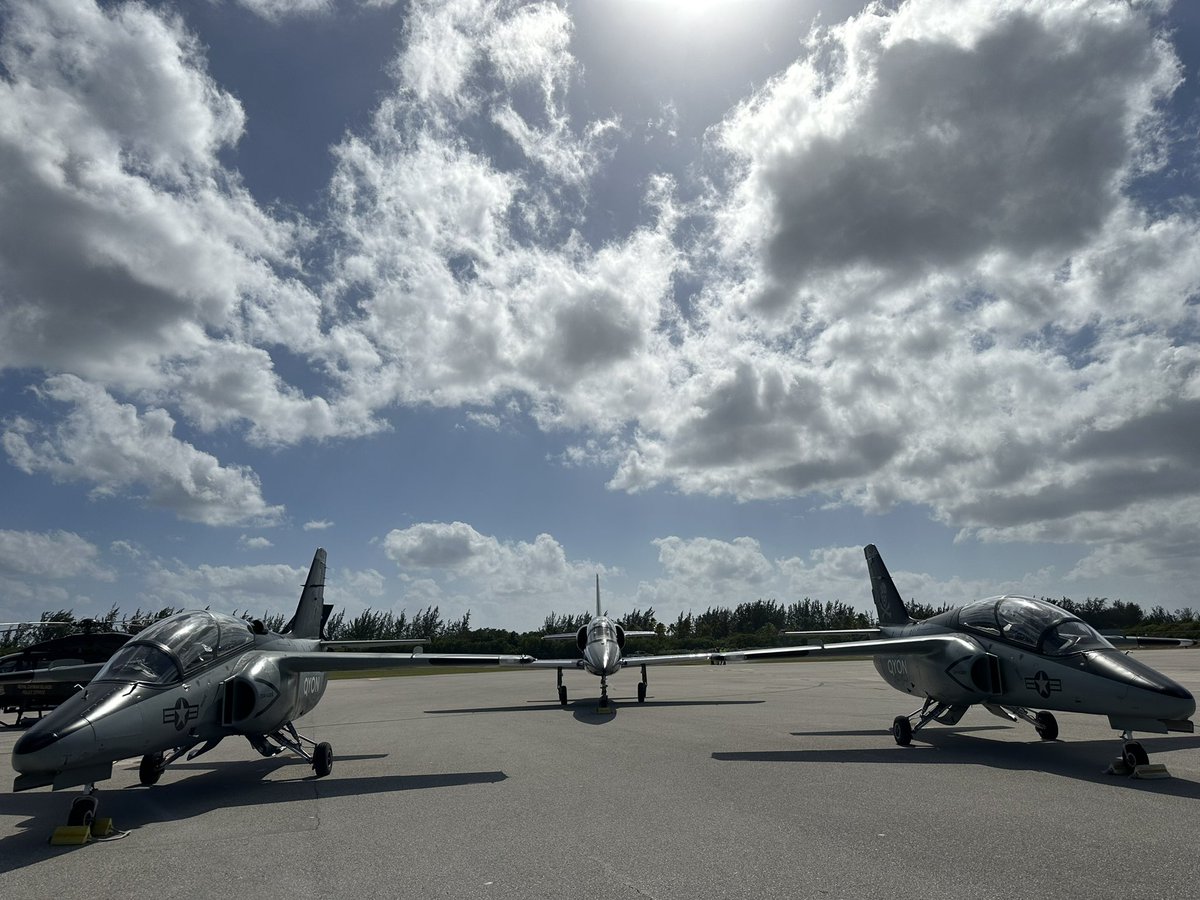 AirShow360 tweet media