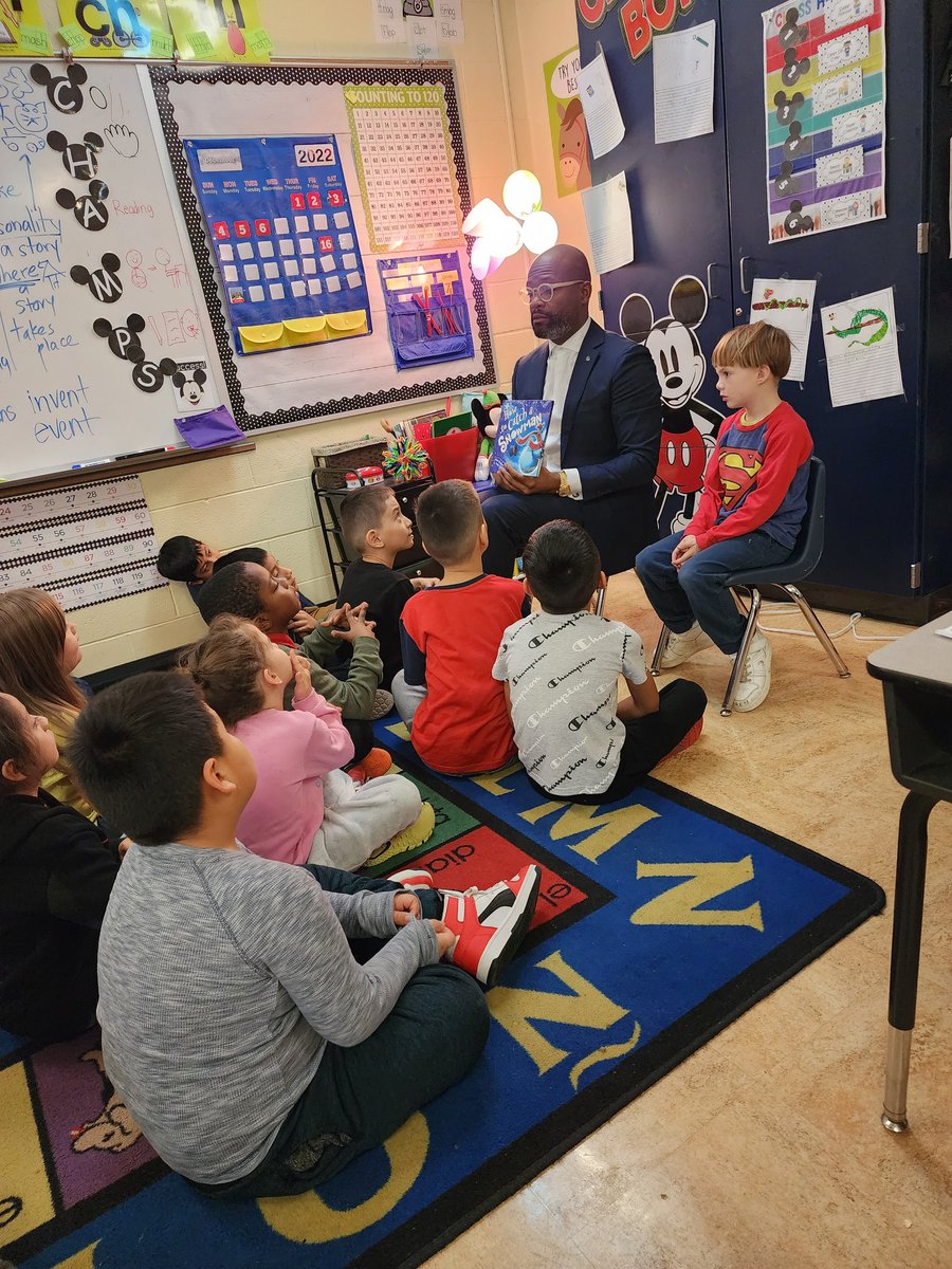 catron_amber's tweet photo. @DonyallD today was amazing! Thank you for proving that all kids are capable and for giving teachers a model to work from! The power in the work today was incredible! #MasteryMatters #RCEPride #MultilingualMustangs https://t.co/HLZ83PSlaL