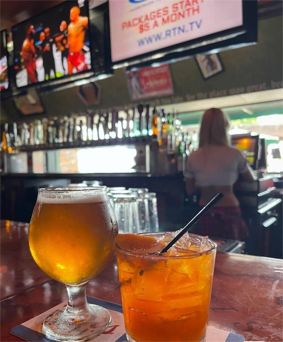 ruby_ruby1314's tweet image. I have wine, do you have a story?