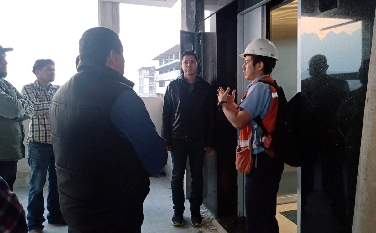uemilianozapata's tweet photo. #ExcelentesNoticias
💯 😍 Listo y a tu disposición el primer elevador ubicado en el edificio 800 y próximamente entrarán en funcionamiento el resto, 😎 para tu mayor comodidad. #UNEZ #SeguimosCreciendo #TQUNEZ https://t.co/Okmlij8PSQ
