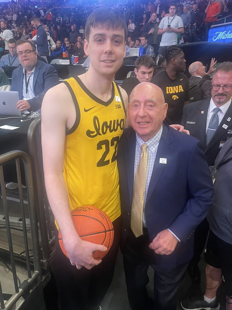 DickieV's tweet photo. Getting ready for @DukeMBB  vs @IowaHoops  Patrick McCaffery is what game is about as he is a cancer survivor . https://t.co/sczVjrwvhK