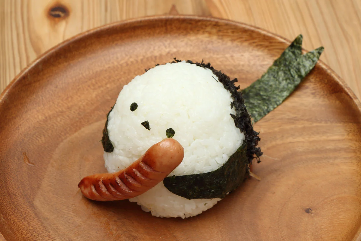 かわいくて食べられない！おにぎりがおかずを持って現れた！