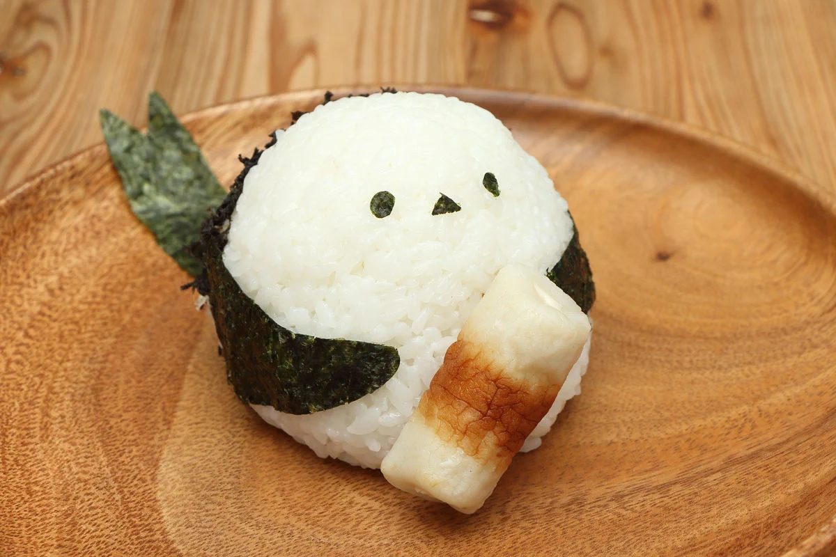 かわいくて食べられない！おにぎりがおかずを持って現れた！