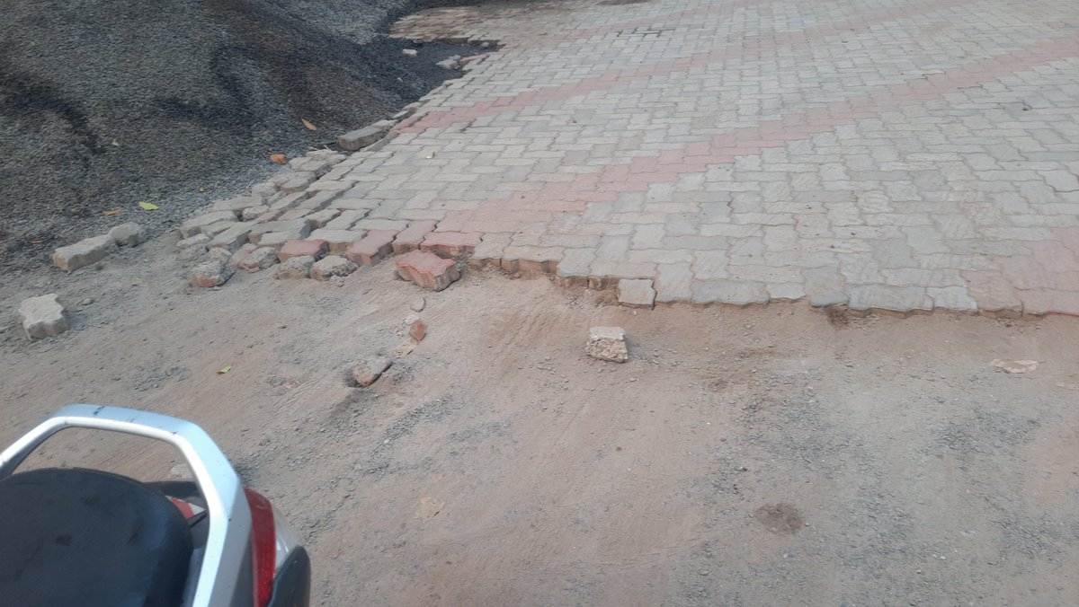lex33377209's tweet photo. @BPCLimited,@prudentgoa,@oheraldogoa 
Poor infrastructure at siolim goa petrol pump, shows very poor casual, careless  attitude and unsafe for customers, pls look into this matter before a bad incident happens and hit the news very soon ! https://t.co/2dfWjWkSUf