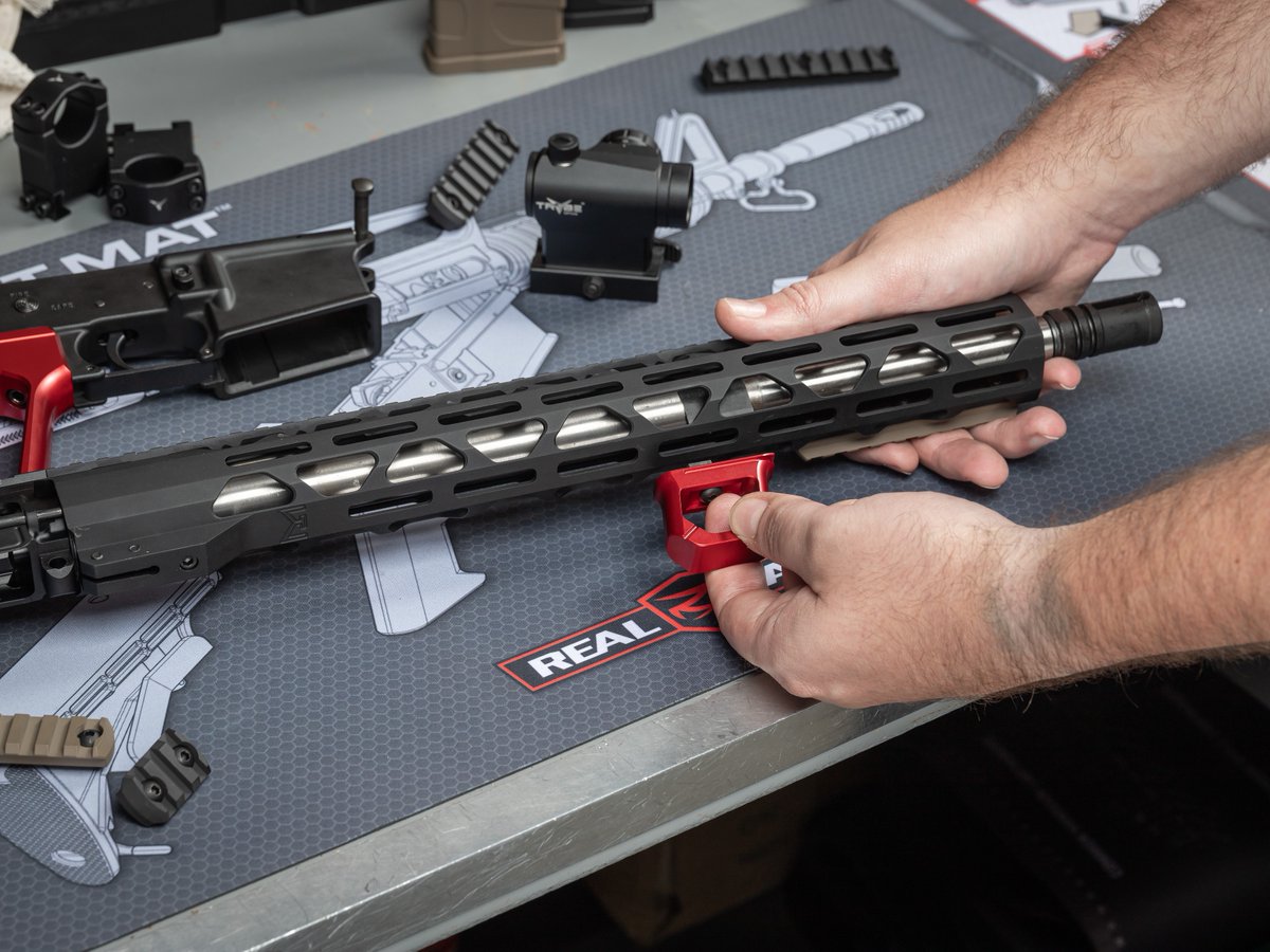 OpticsPlanet's tweet photo. #BuildWithTRYBE
Rifle handling and target acquisition has never been easier with @TrybeDefense Handstops and Grips!
Gain maximum control and add some color to your build TODAY 👉 https://t.co/f0367D4tti
#TRYBE #TRYBEDefense #JoinTheTRYBE #AR #Rifle #PewPew #Grip #Handstop https://t.co/ygzKANf5bD