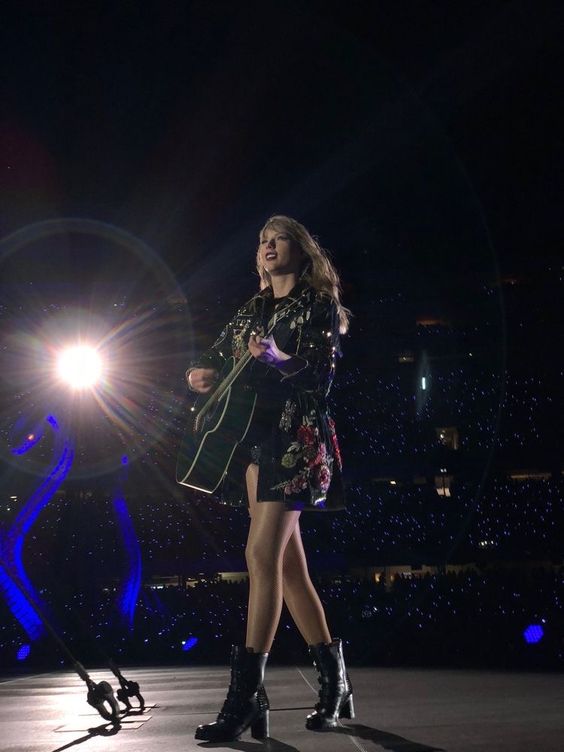 hourly taylor (@hourlyswift) on Twitter photo 