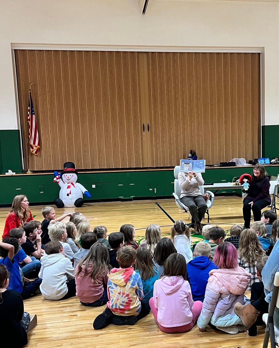 CourtStrand's tweet photo. I’m back from my book tour in Montana! Day 1 of 3 I surprised the 1st graders at Whittier Elementary in Butte. I read my books and the students conducted a Q&A with me. Their questions were very smart! #ButteMT #RaisingReaders #PictureBooks #SCBWI #PNWA https://t.co/2U0YNTHom7