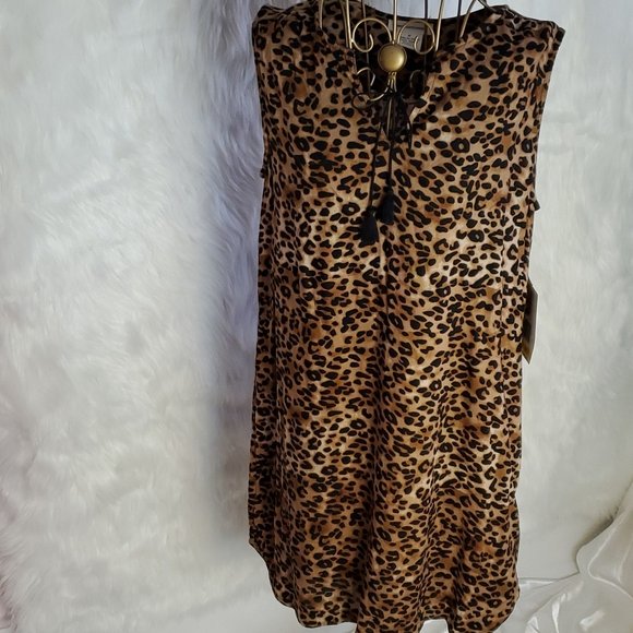 So good I had to share! Check out all the items I'm loving on <a href="/Poshmarkapp/">Poshmark</a> from <a href="/italiancreme/">Vintage Reverie, LLC</a> <a href="/BevEstep8782/">Bev Estep</a> #poshmark #fashion #style #shopmycloset #jeffreestar #tiffanyco #beachlunchlounge: posh.mk/qzQrCwneyvb