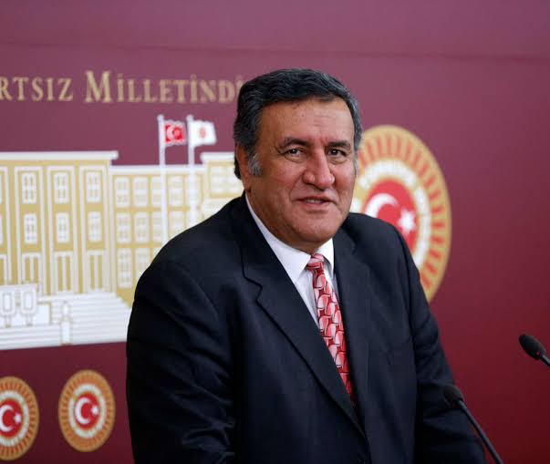 cteuzmanlari's tweet photo. Bakanlığımız bütçe görüşmelerinde,  Dsvecik uzmanlarının sorunları ile alakalı Sayın Bakanımıza sosyolog, psikolog ve SHU ile alakalı soru yönelten CHP Niğde Milletvekili Sayın @fethigurer Beye teşekkürlerimizi iletiyoruz. 

Bizim için çok değerli bir soru oldu... https://t.co/6iGS9WVI14