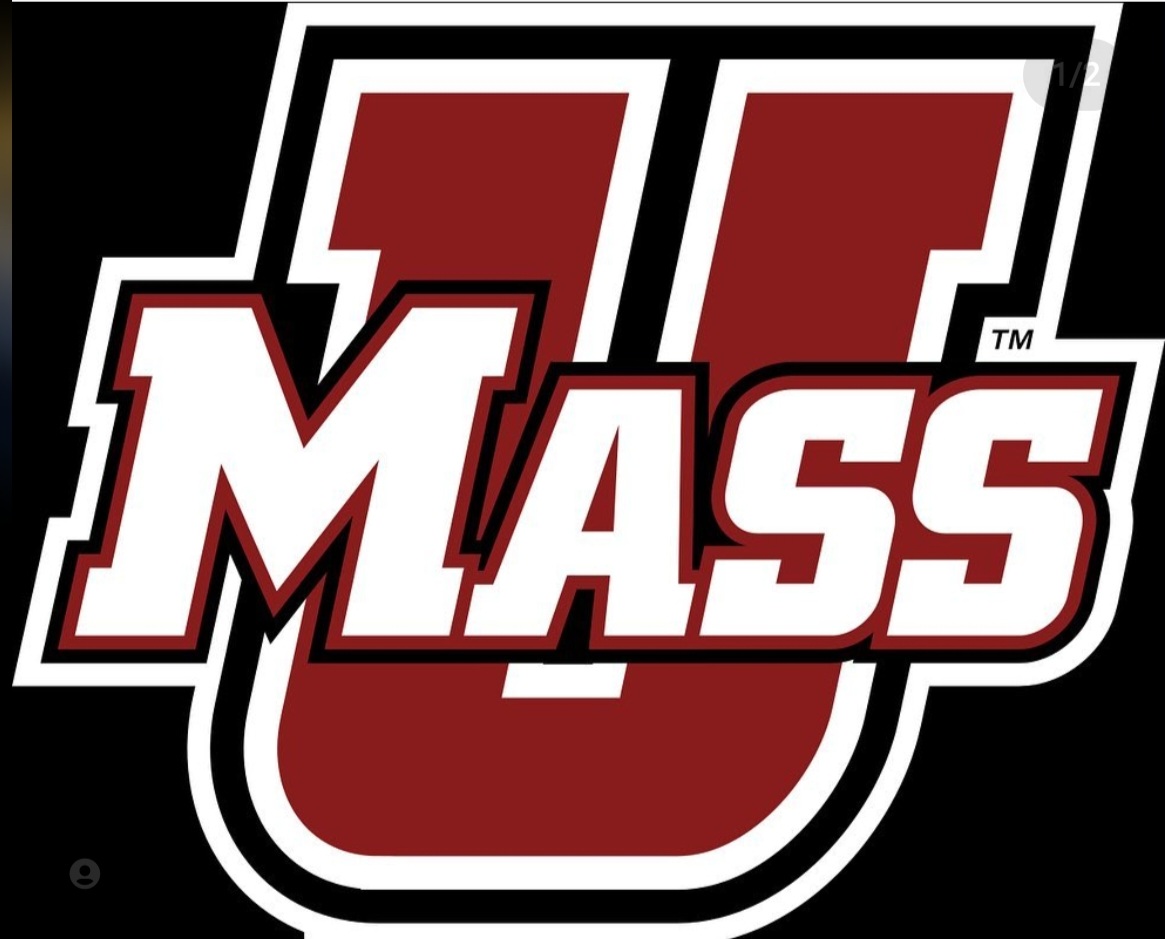 Sicsfball's tweet photo. Thank you to @ValdamarTBrower @UMassFootball for coming by sics. #flagship https://t.co/JmE55HQHf9