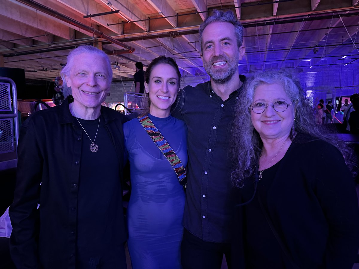 alexgreycosm's tweet photo. Miami Art Week 💙

Hey, Friends:
@beeple_crap
@grimes
@mad.dog.jones
@pablogv &amp; @frannypacker https://t.co/CUUaUhdsx3