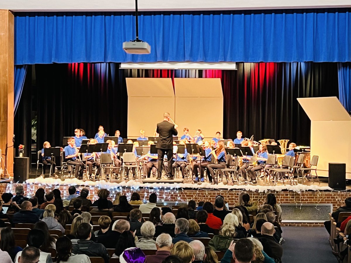 Great job tonight by the WMS Band! #harvestyourgreat ⁦<a href="/APSVirginia/">Arlington Public Schools</a>⁩ ⁦<a href="/APSVaSchoolBd/">APS School Board</a>⁩ ⁦<a href="/APSArts/">APS Arts Education</a>⁩ ⁦<a href="/WMS_WolfPack/">WilliamsburgMS</a>⁩ ⁦<a href="/wmspta_wolves/">Williamsburg MS PTA</a>⁩ ⁦<a href="/WMSbands/">Williamsburg Middle School Bands</a>⁩