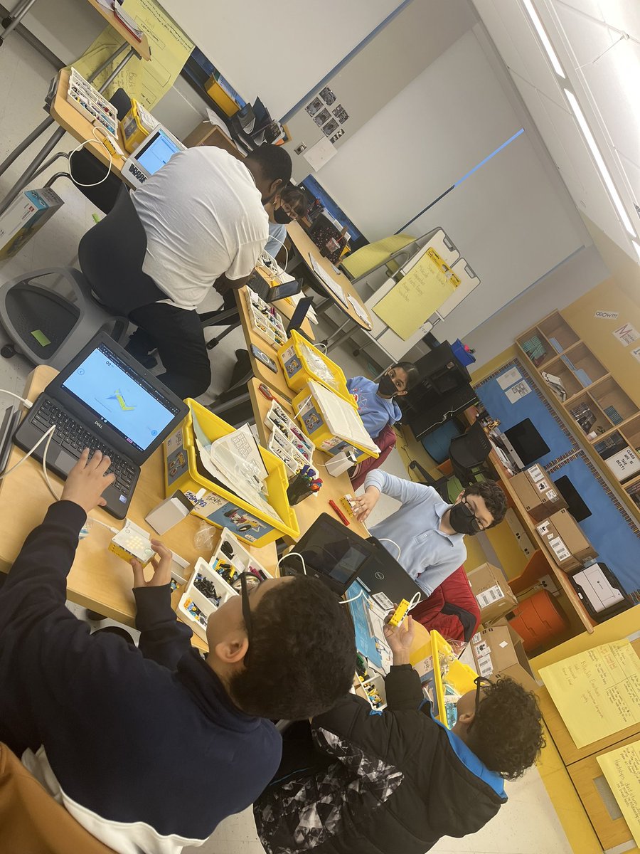 MS935BK's tweet photo. After school programs at M.S.935 are up &amp; running! Here’s a preview of our STEM Robotics program.

@NYCDistrict19 @TamraCollinsD19 #MS395 #STEM #STEMRobotics #STEMEducation https://t.co/ZoqCQ5E92e